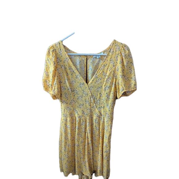 American Eagle Outfitters Yellow Floral Romper Shorts Medium V neck Summer - Picture 1 of 7